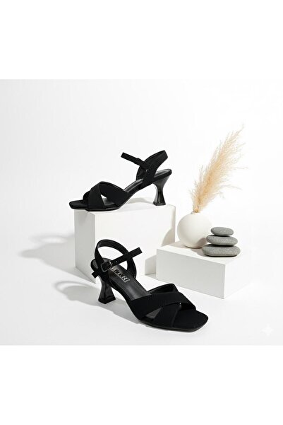 Btr صندل نسائي بكعب انيق ومريح باللبس على شكل اكس من الامام وحزام خلفي للتحكم...