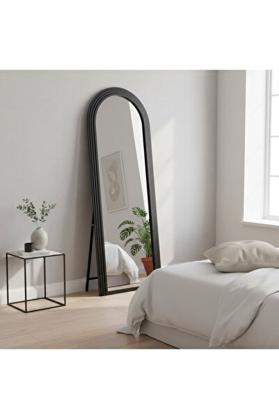 DEC4 Standing mirrors measuring 180x70 cm with a distinctive wooden frame