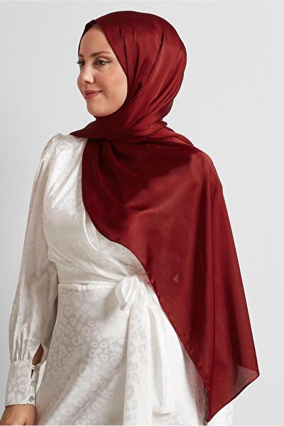 Alvina شال من الساتان 8570