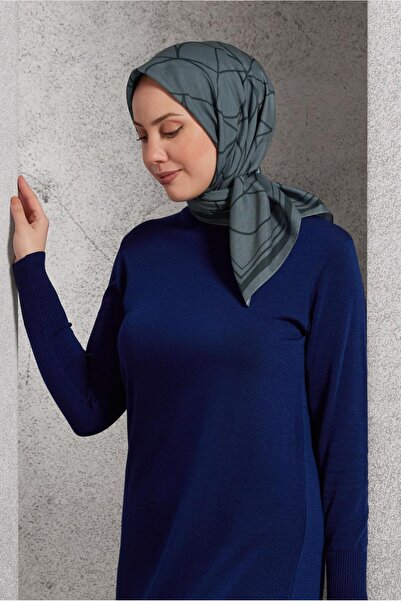 Alvina وشاح منقوش من ALVINA 8507 - قصير وأنيق