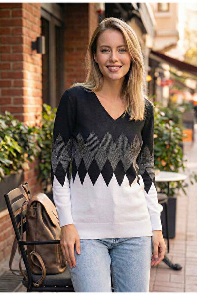 T Guel Women's White Diamond Patterned V-Neck Sweater