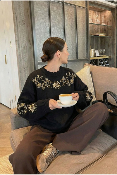 FEMELLE Siyah Nakış İşlemeli Oversize Triko Kazak Standart Beden