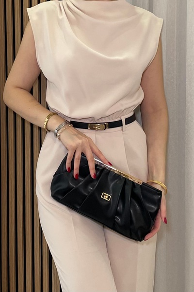 themoiss حقيبة يد نسائية من الجلد الناعم باللون الأسود مع تفاصيل سلسلة ذهبية