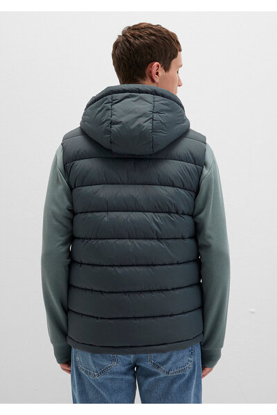 Mavi με κουκούλα Πράσινο φουσκωτό γιλέκο Regular Fit / Normal Cut 0110604-71598