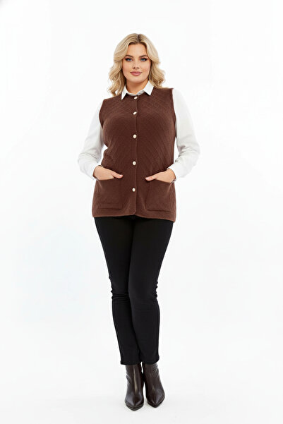 Laden Γυναικείο πλεκτό από μαλακό ατσάλινο πλεκτό χοντρό χειμωνιάτικο γιλέκο μαμάς σε καφέ χρώμα