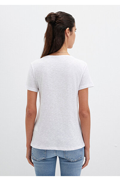 Mavi Weißes Basic-T-Shirt mit V-Ausschnitt und ausgestelltem Ausschnitt Slim Fit / Slim Fit 168260 -620