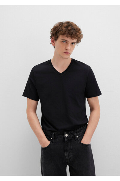 Mavi Schwarzes Basic-T-Shirt mit Stretch-V-Ausschnitt und tailliertem Schnitt 061748 -900