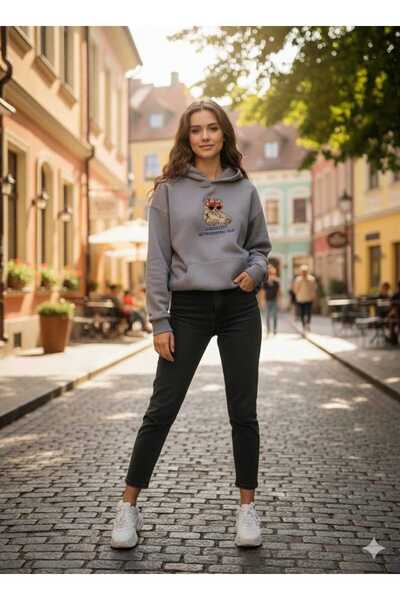 Mint سويت شيرت بقلنسوة ونمط دمية دب مع تفاصيل جيب أمامي