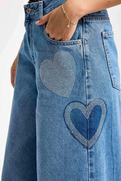 its basic Női farmer színű 2S54 fényes strasszos szív részlet, laza kivitelű farmer