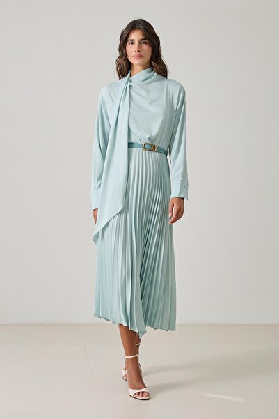 Setre Водяно-зелене плаття з поясом, з довгими рукавами та плісированими деталями, середньої довжини