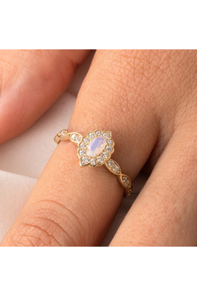 FasekGold Gümüş Yüzük - Oval Pembe Kuvars Taşlı Yanları Zirkon Taşlarla Süsle...