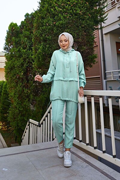 EBRUTESETTÜR طقم مكون من قطعتين مع تفاصيل على شكل غطاء للرأس وأزرار باللون ال...