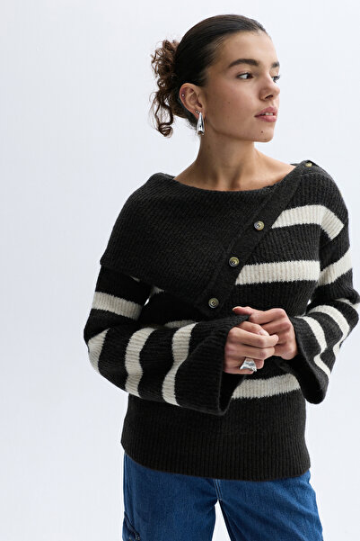 Mudo Striped Loose Fit Buttoned Stand-Up Collar Sweater