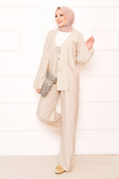 EBRUTESETTÜR طقم مكون من قطعتين مع تفاصيل أربطة أمامية وبنطلون بلون كريمي