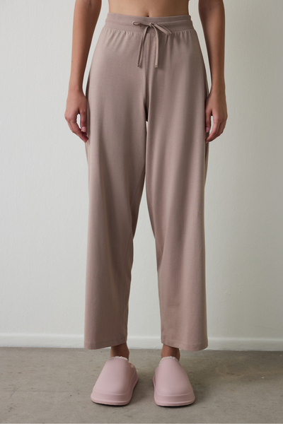 Penti Dunkelbeiger Weekend Time Pyjamahose aus Baumwolle mit Schnürdetail und ausgestelltem Bein