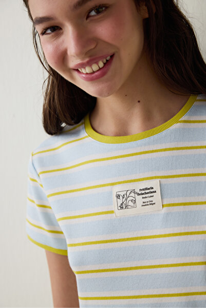 Penti Ανοιχτό μπλε μπλουζάκι με ριγέ βαμβακερό λαιμόκοψη τουλίπας - Εμπνευσμένο από τη φλόρα