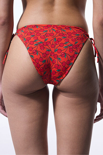 Penti Chery minimális szabású cseresznyemintás bikini alsó