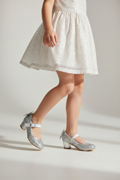 PATİK BEBE حذاء بكعب على شكل فراشة فضية للفتيات