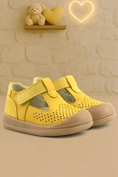 Rakerplus صندل أطفال تشريحي من الجلد الطبيعي باللون الأصفر من Shaun