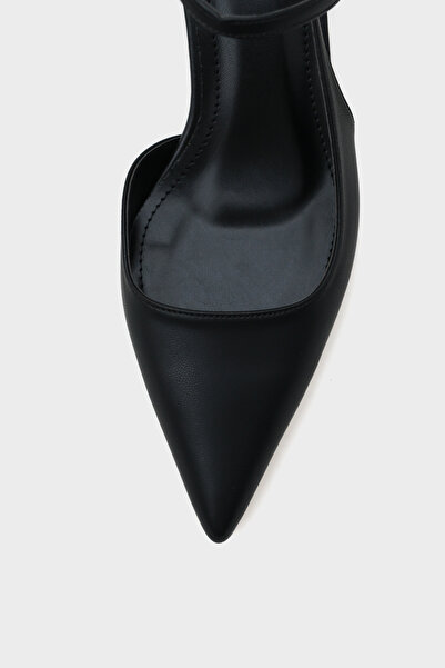 Capone Outfitters Γυναικεία παπούτσια Perla με μεσαίο τακούνι με λουράκι με μυτερή μύτη