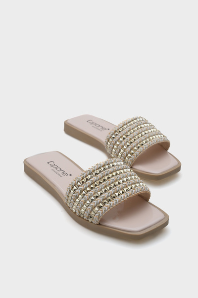 Capone Outfitters Papuci de damă Kourtney cu toc plat, cu vârf tocit, din paie, cu accesorii metalice