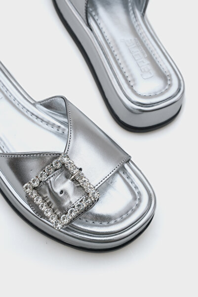 Capone Outfitters Margi Wedge Heeled egypántos kőcsatos fémes női papucs