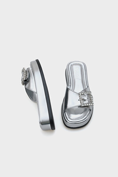 Capone Outfitters Margi Wedge Heeled egypántos kőcsatos fémes női papucs