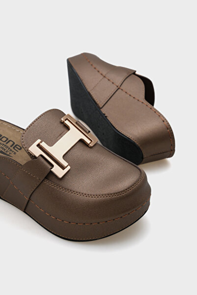 Capone Outfitters Anatómiai puha, kényelmes talpú éksarkú anyapapucs