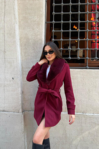 Neşeli Butik Жіночий короткий кашеміровий пальто з поясом, коміром з хутром та кишенями NBSTR1019