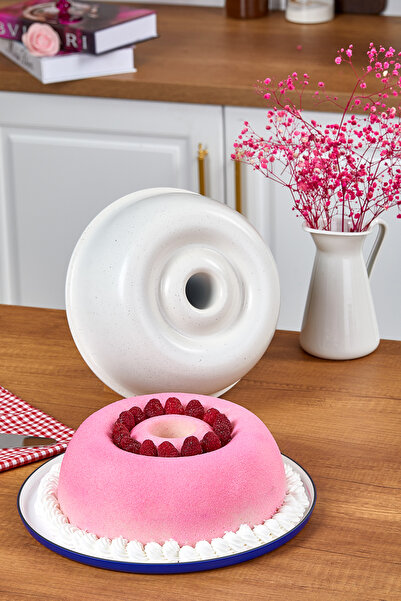 Taç Cast Drop Cake Mold Cream