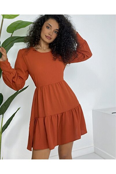 Modamorfo Šaty Ayrobin s kulatým výstřihem a elastickým pasem - cihlová barva