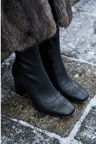 Brielfy Dire Streç 7 cm Topuklu Küt Uçlu Fermuarlı Kadın Bot