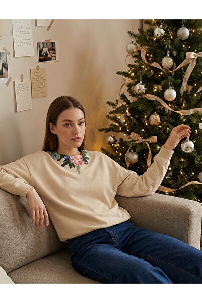 Amia&Co. Bej guler rotund cu căptușeală din fleece cu imprimeu supradimension...