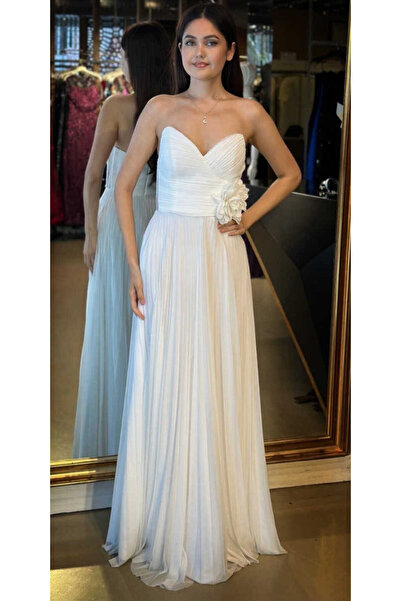 Abiyeniall Beyaz Straplez Yaka Çiçek Detaylı Kloş Etekli Tül Uzun Abiye Elbis...