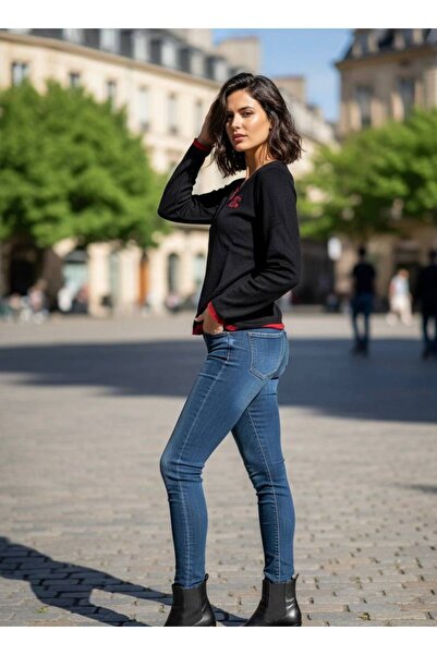 YusGos Women's V-Neck Chest Embroidered High Quality Knitwear Sweater