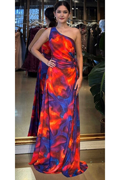 Abiyeniall Turuncu Tek Omuzlu Çiçek Detaylı Kloş Etekli Desenli Uzun Abiye El...