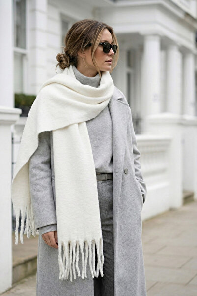 novon وشاح كلاين ناعم الملمس بتفاصيل شراشيب من الصوف الفاخر المنفوش (195 × 45 سم)