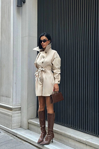 VİSKALİ Kadın Premium Kemerli Şortlu Düğme Detaylı Bej Trençkot Tulum