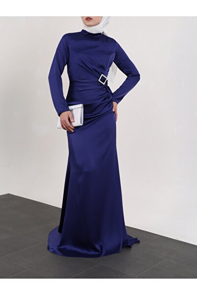 HİJABAYA Rochie de seara din satin adunat pe lateral cu detaliu taka din piatra
