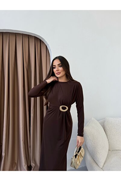 Rabi Shine فستان ساندي بإبزيم أمامي وتفاصيل مكشكشة