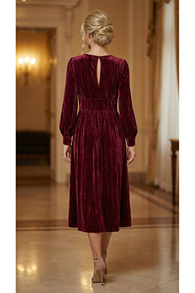 Snobistic Elegant cherry velvet midi dress with long sleeves