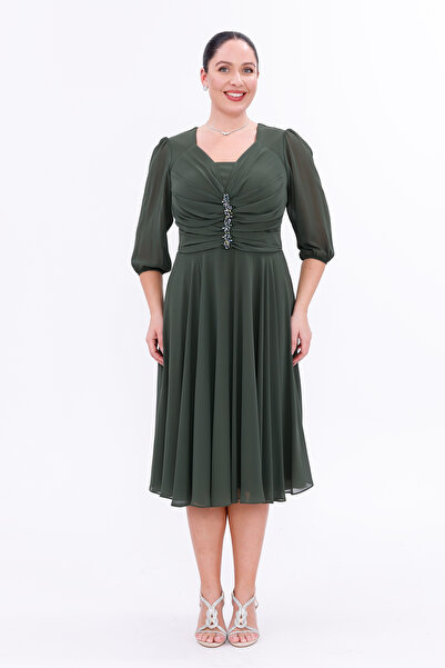 BDM Exclusive Şifon Drapeli Taş Broşlu Truvakar Kol Büyük Beden Abiye Elbise