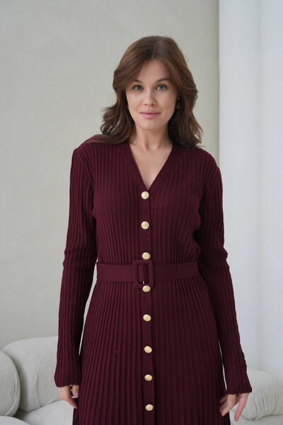 Park Karon Γυναικείο φόρεμα με λαιμόκοψη σε σχήμα V με κουμπιά και λεπτομέρεια ζώνης Maxi Size κοτλέ Πλεκτό φόρεμα