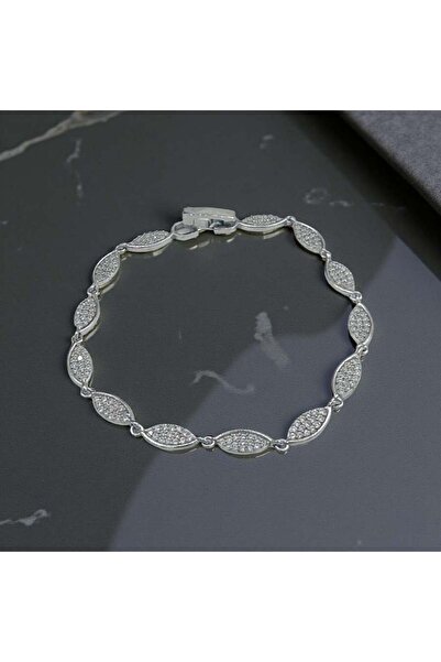 ZEY 925 Ayar Gümüş Kare Detaylı Zirkon Taşlı Kadın Bileklik - Hediye Kutulu