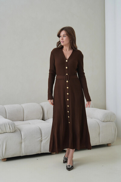 Park Karon Γυναικείο φόρεμα με λαιμόκοψη σε σχήμα V με κουμπιά και λεπτομέρεια ζώνης Maxi Size κοτλέ Πλεκτό φόρεμα