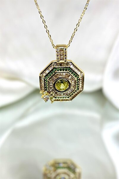 MatmazelLavinya قلادة ميدالية مزينة بحجر الزركون على شكل نحلة