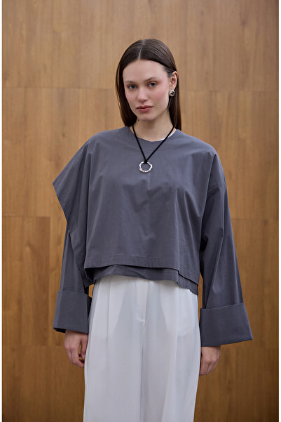 Birgül Bektaş Γκρι μπλούζα από ποπλίνα με αλλεργική πρόσωπο