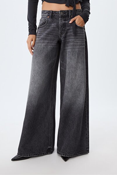 Stradivarius Low-waist wide-leg jeans with stars