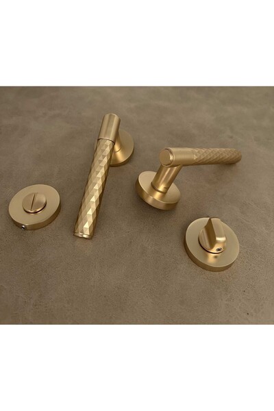 KOLDOOR Delta Mat Altın Zamak Rozetli Wc Banyo Kapı Kolu 1 Takım