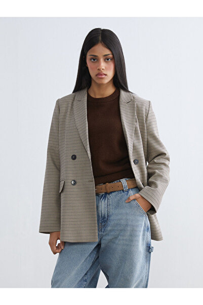 LC Waikiki سترة نسائية منقوشة من أوزماركا للموسم الجديد